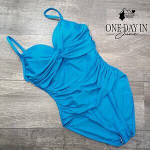 Hilor Molded Cup Twist Front One Piece Swimsuit Size 8